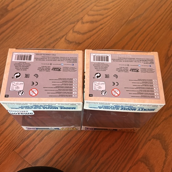 Mickey and Minnie funko pop bundle - Picture 5 of 6